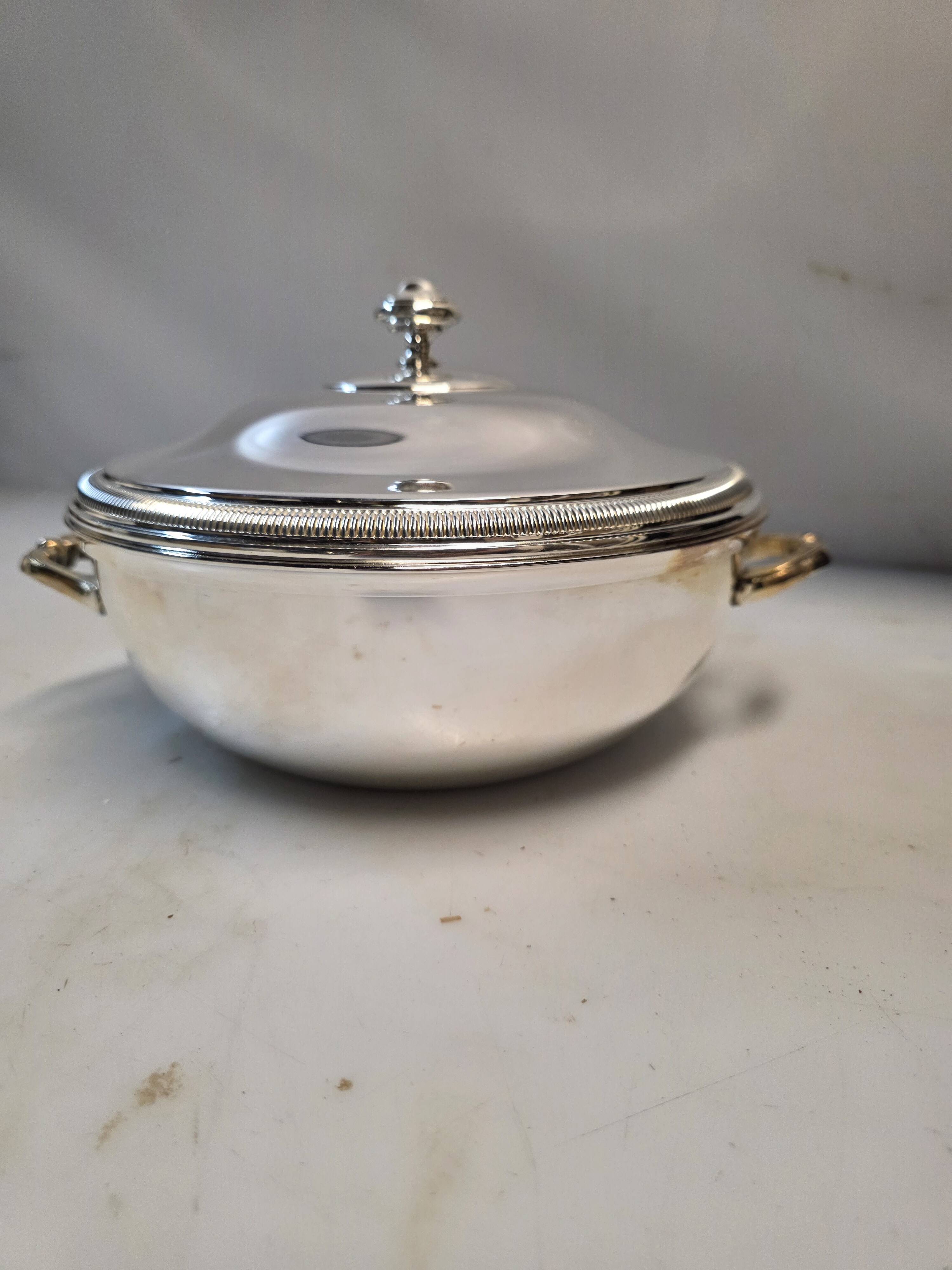 Soup tureen or vegetable dish in silver-plated metal – French silversmithing