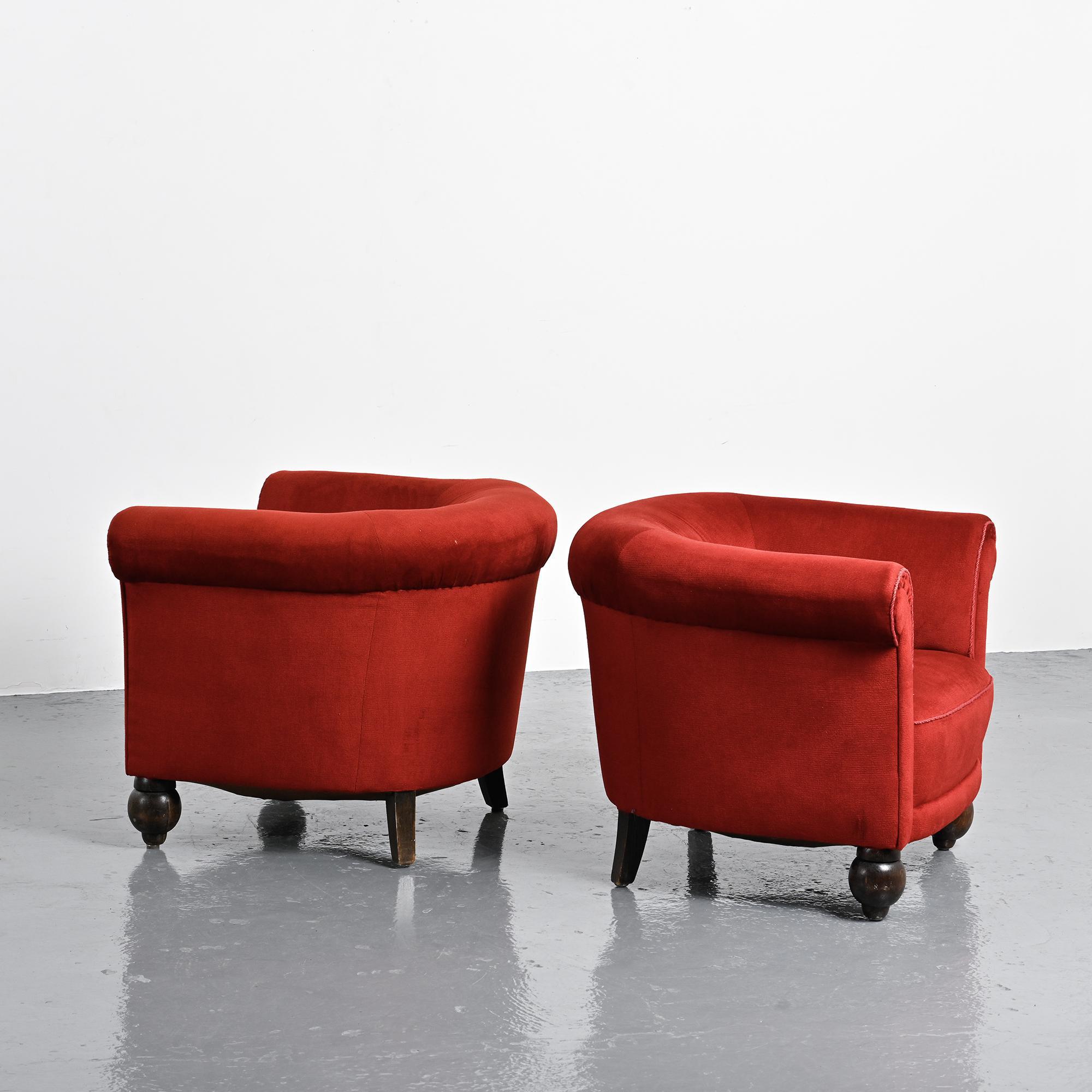 Paire de fauteuils en velours rouge, travail Art Déco, France, années 1920