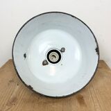 Lampe industrielle en émail vert avec dessus en fonte, années 1960