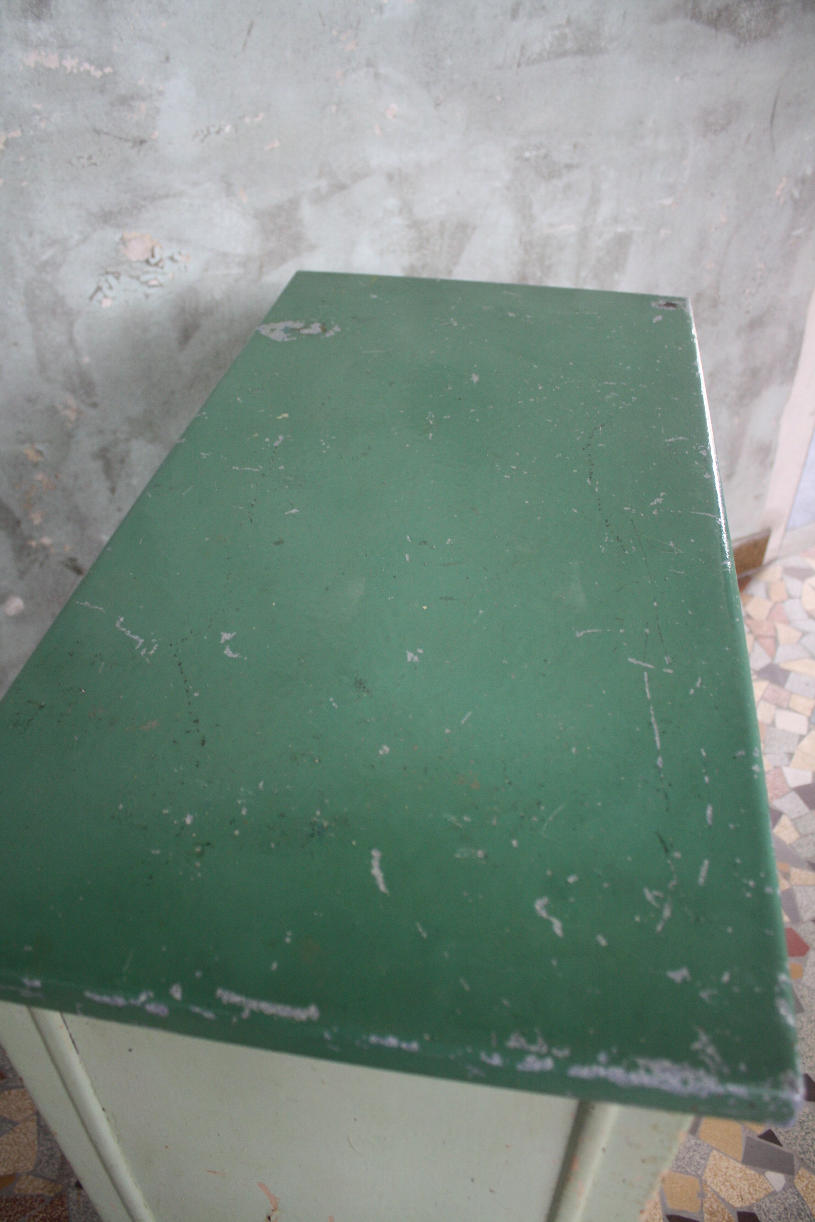 Industrial low metal buffet