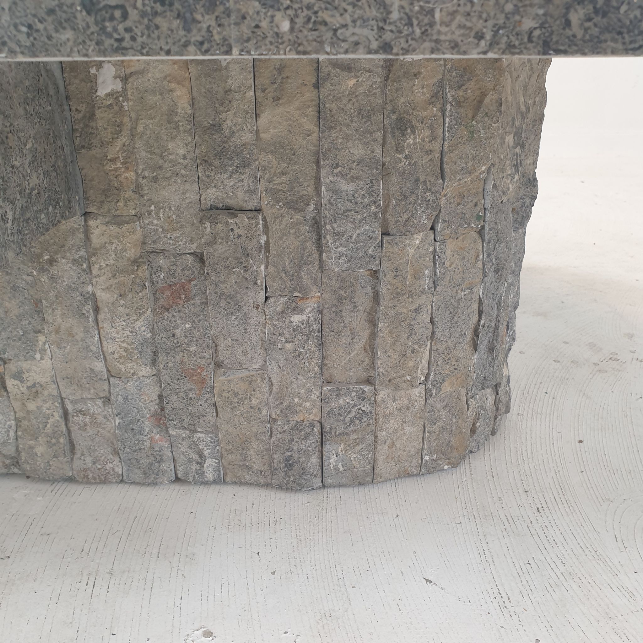 Table basse en pierre fossile, Magnussen Ponte, années 1980
