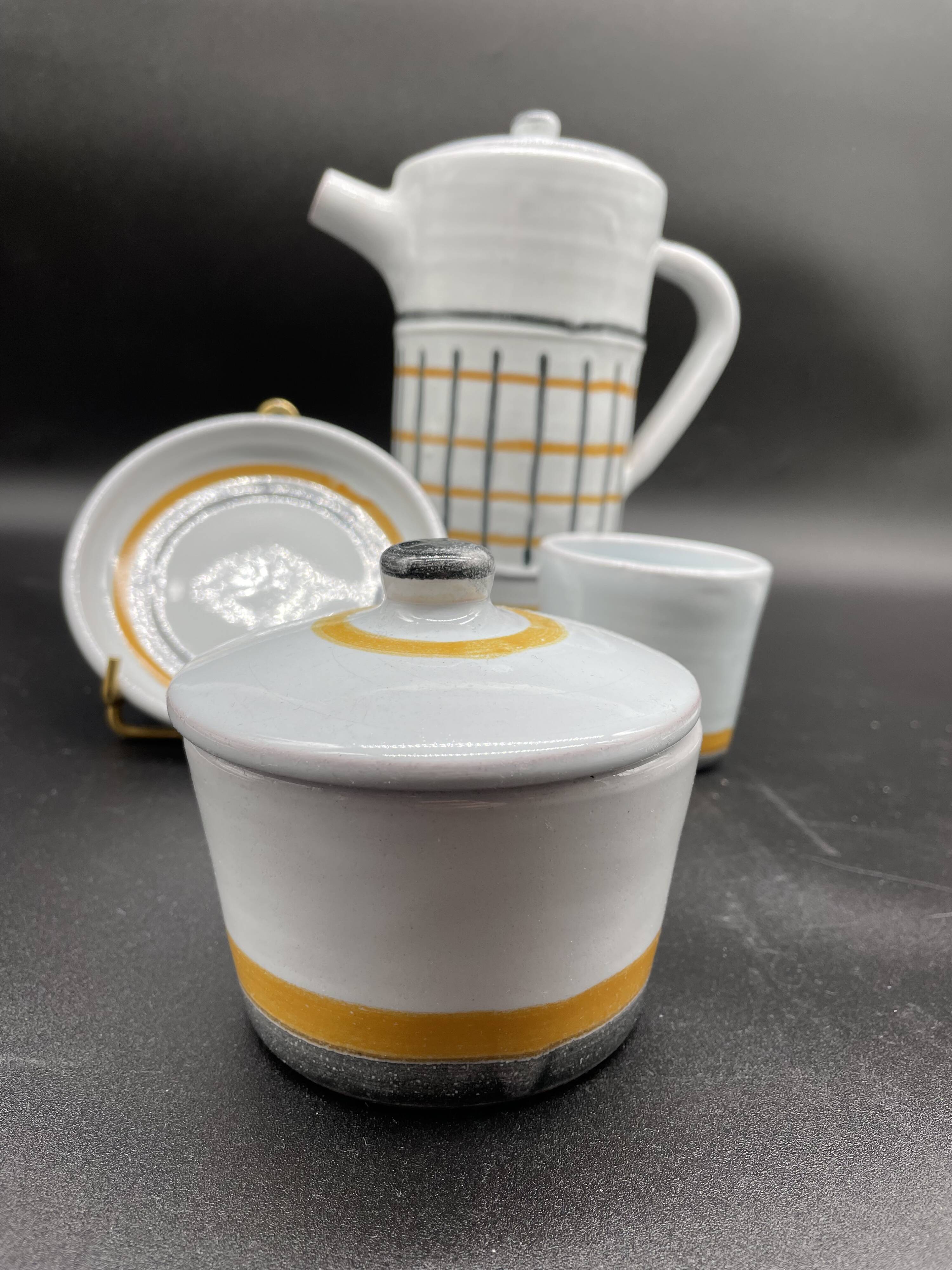 Vintage 1960s coffee service in ceramic, modernist design.
