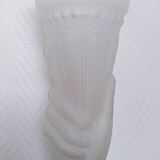 Vase main au flambeau en verre depoli