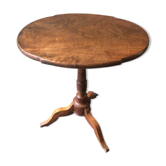 Pedestal table