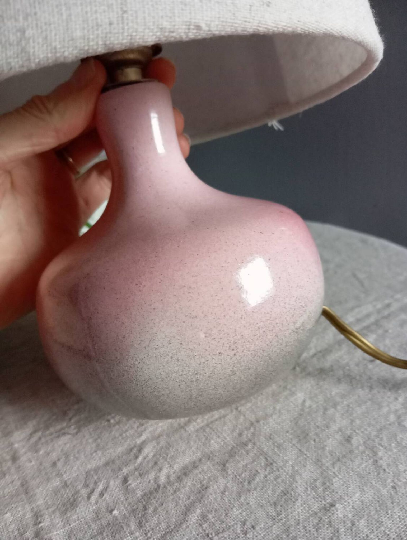 Lampe de chevet céramique rose moucheté signé, abat jour lin