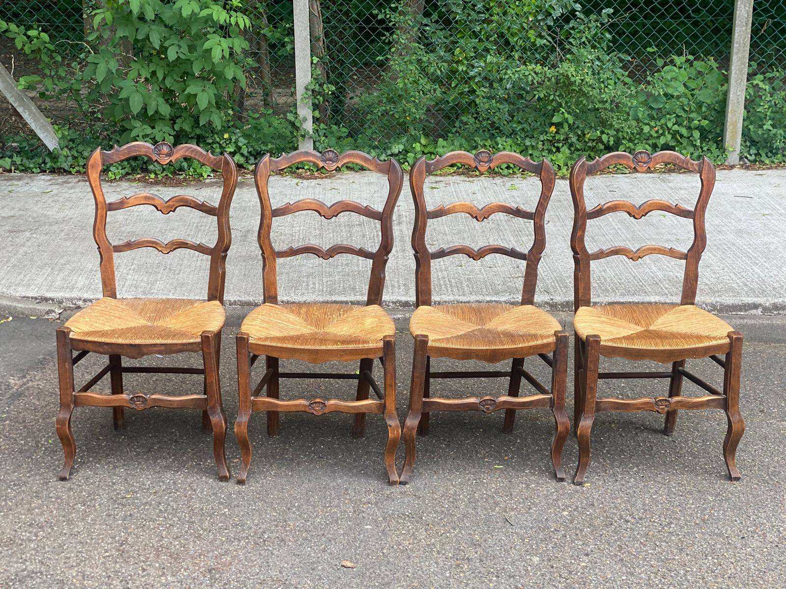 4 Louis XV chairs in solid carved oak with rush seats from the 19th century.