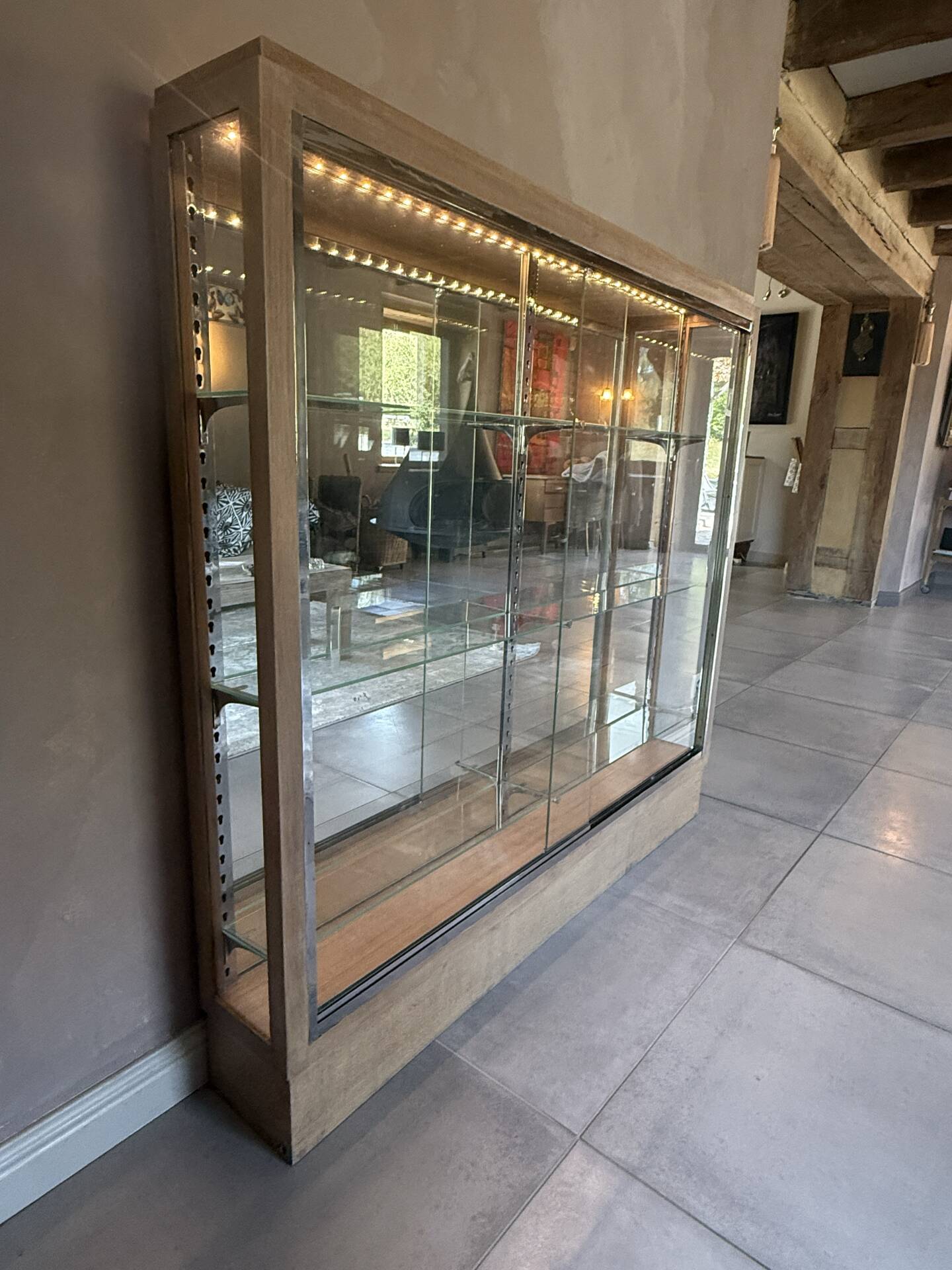 meuble de métier / vitrine de pharmacie