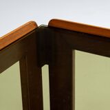 Table basse avec plateau en verre fumé attribuée à Scarpa