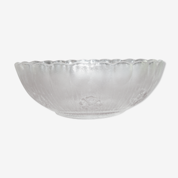 Oval-shaped glass bowl