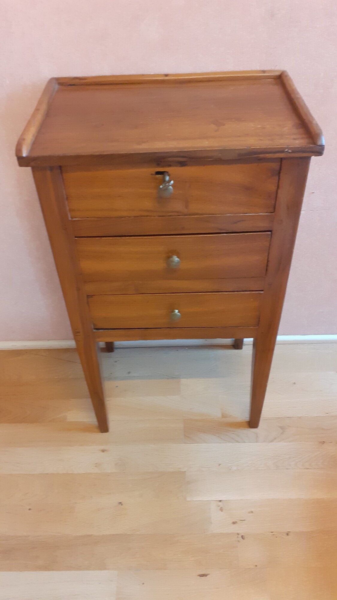 Piece of furniture in blond walnut, 3 drawers, very good condition