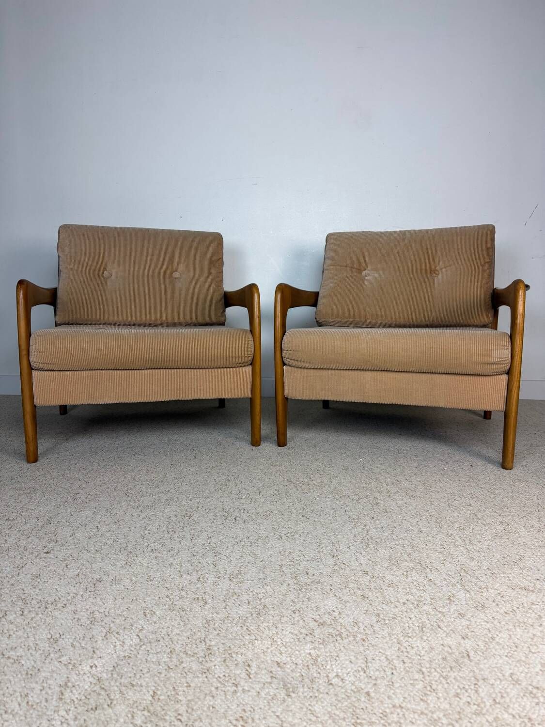 Paire de fauteuils vintage – Années 80 – Velours côtelé beige