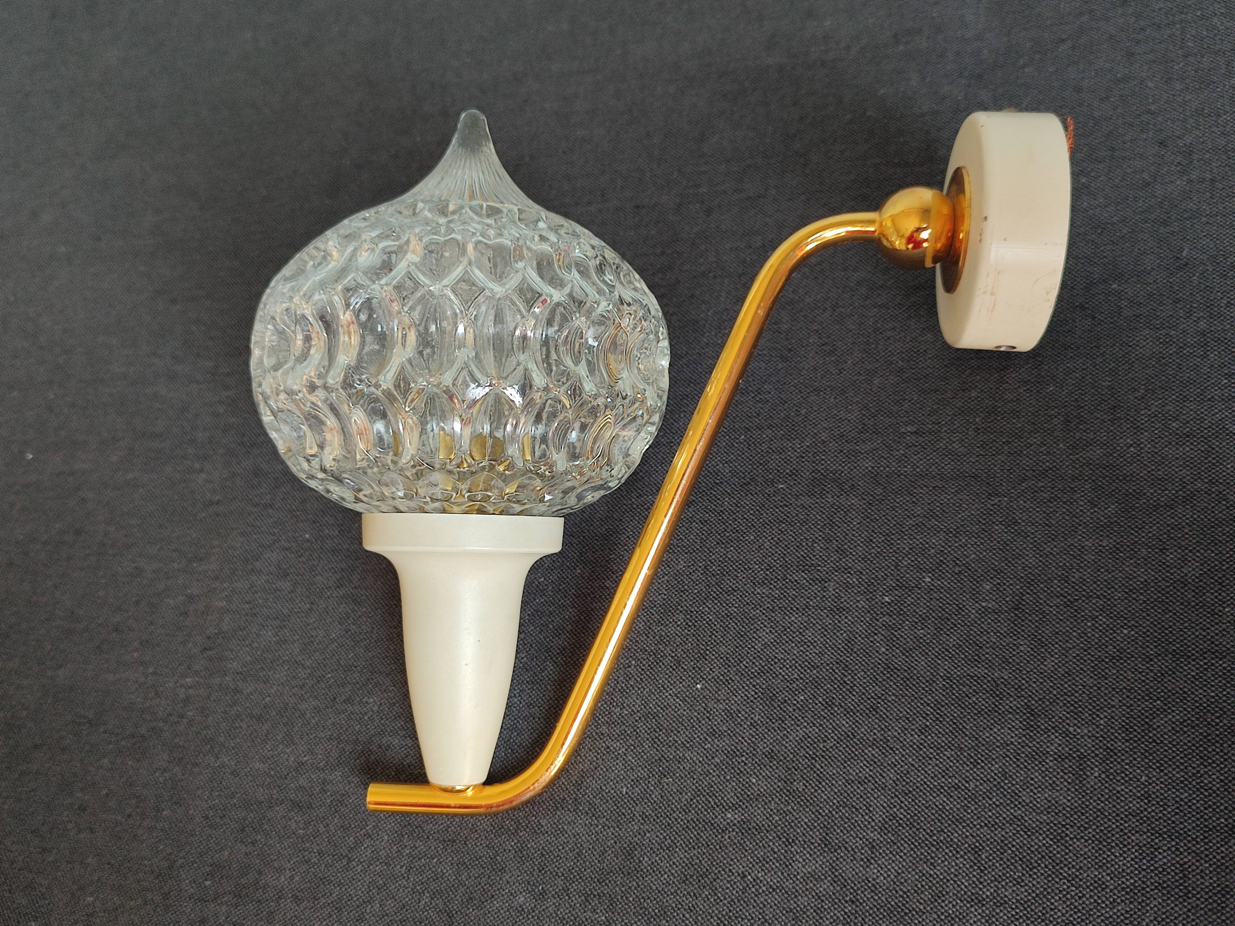 Small wall lamp in brass and vintage glass