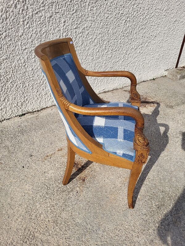 Armchair backrest rounded fish head