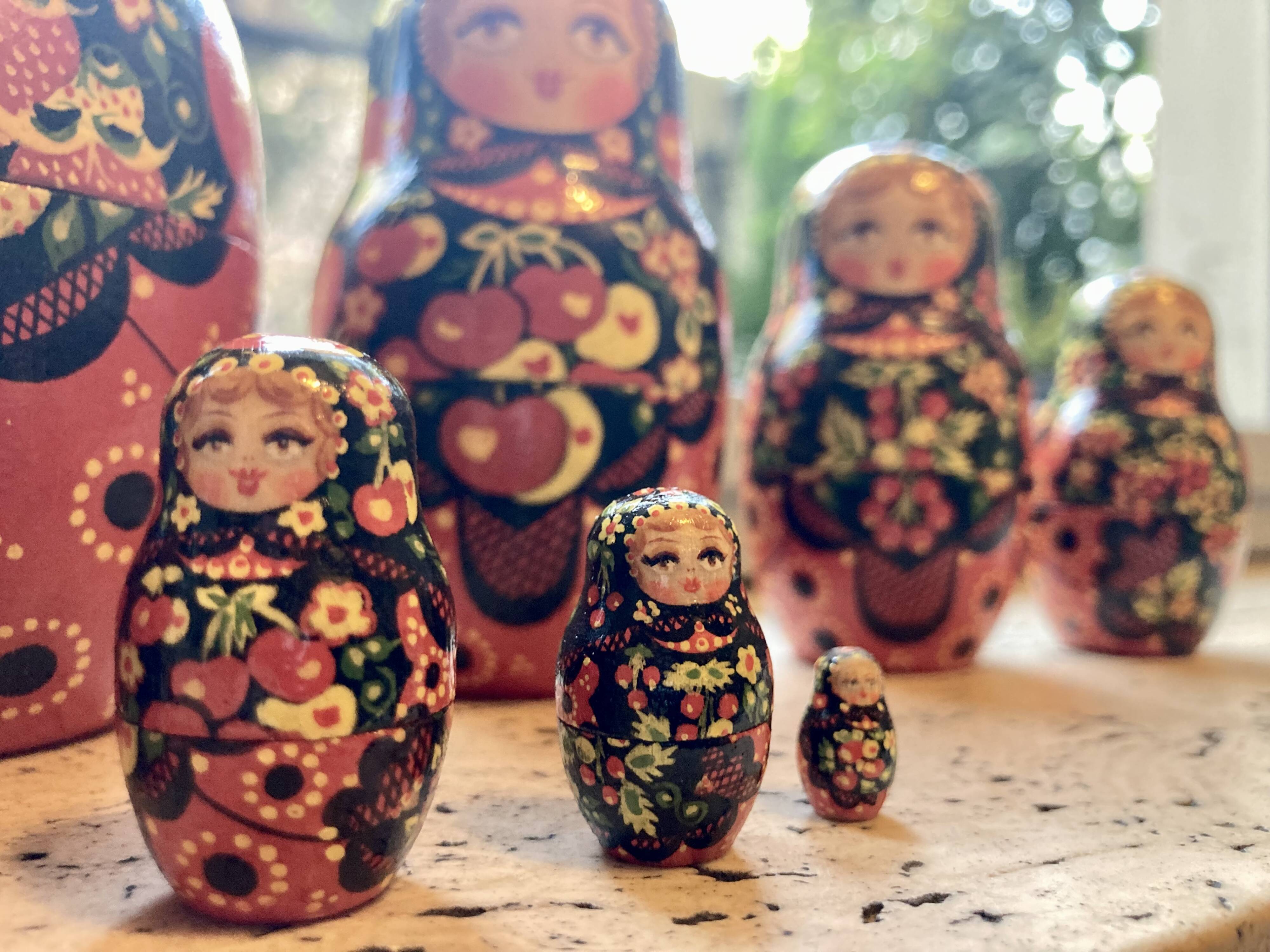 Magnificent family of Russian matryoshkas – 9 dolls – excellent condition