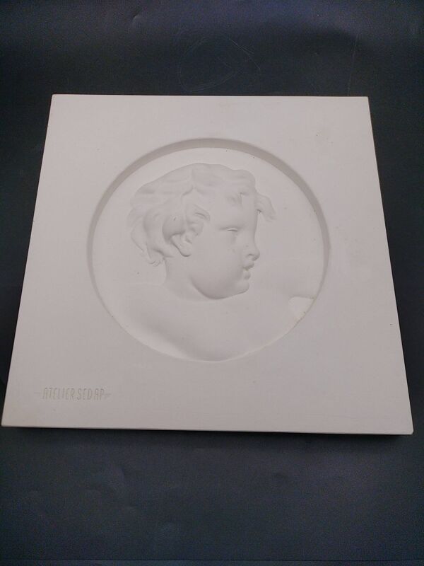 Portrait moulé en bas relief sur plâtre - Atelier SEDAP