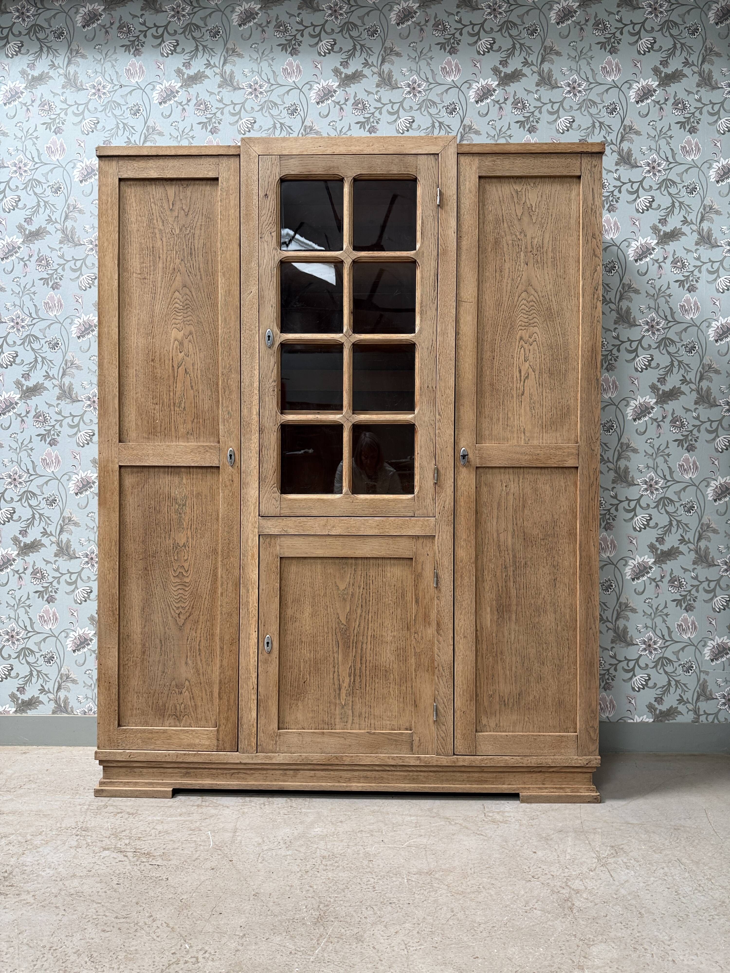 Large Art Deco wardrobe in oak (renovated)