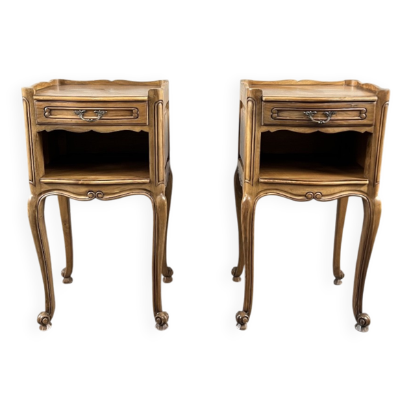 Paire de tables de chevet de style Louis XV en bois, XXe siècle