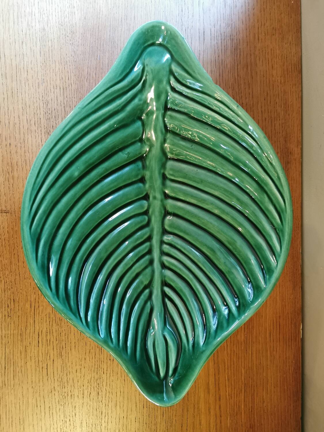 Coupe vintage en barbotine forme feuille