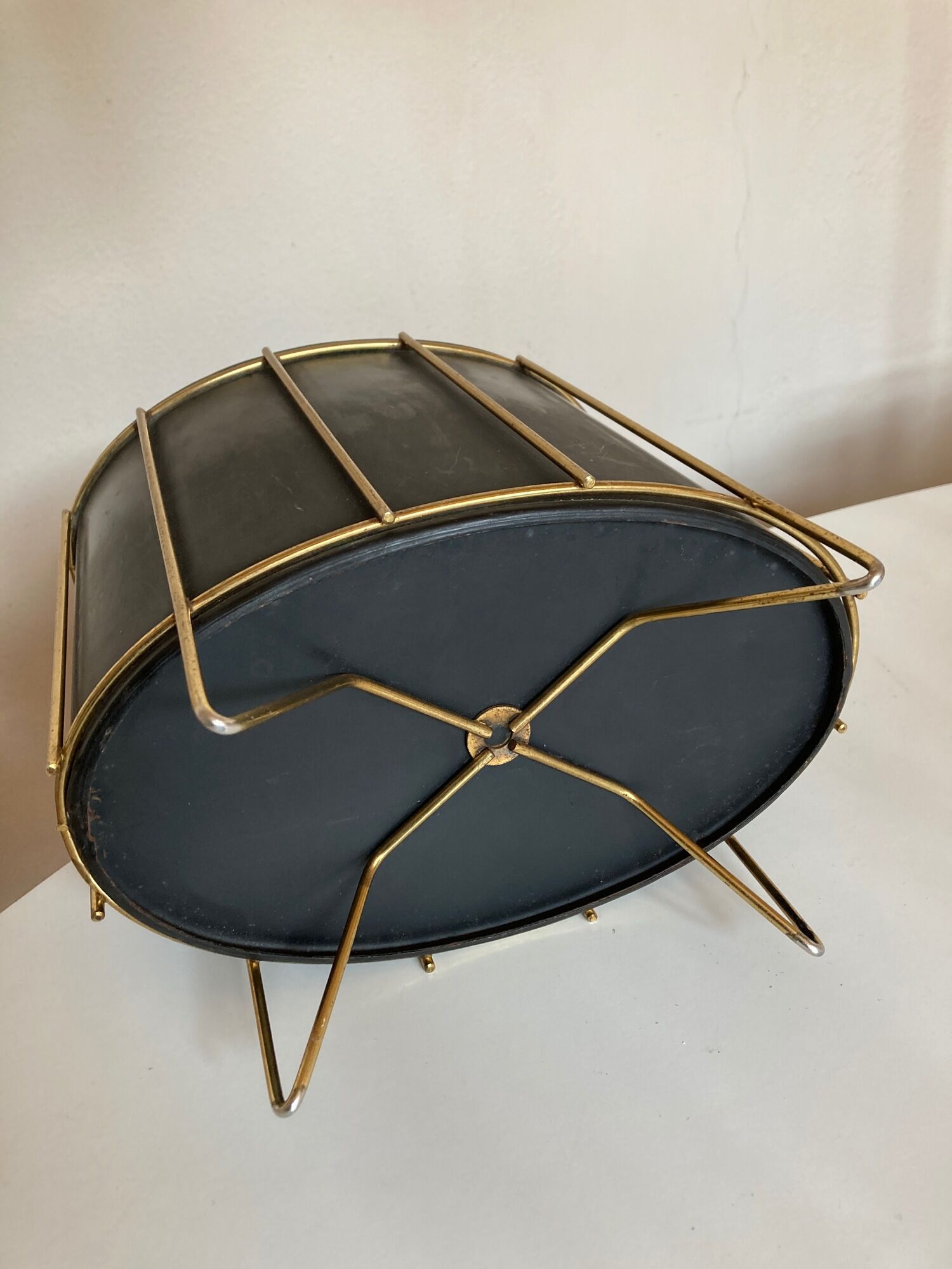 Modernist paper basket 1960 in black sheet metal and golden brass