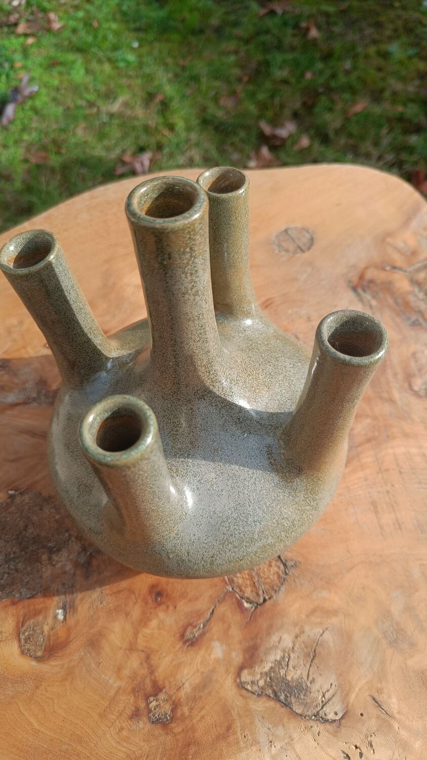 Vallauris single-flower ceramics