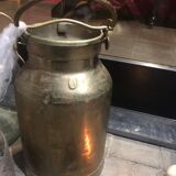 Pot à lait ancien en laiton