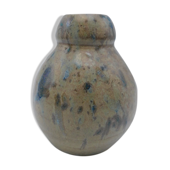Flowerstone coloquinte vase in varnished sandstone