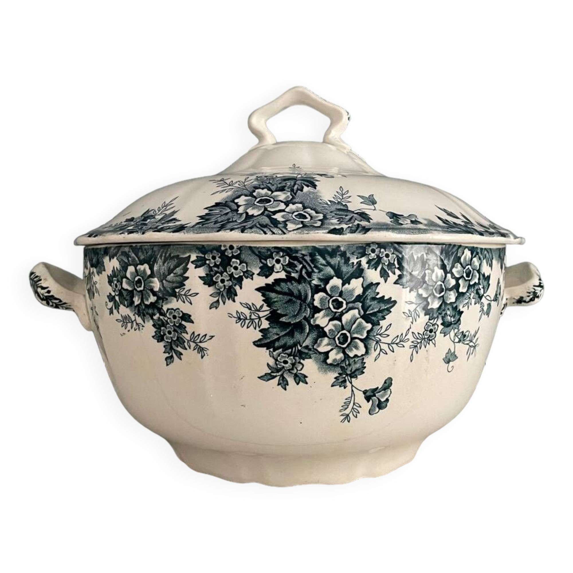 Tureen 1900 Terre de Fer “Marie-Louise” St Amand and Hamage