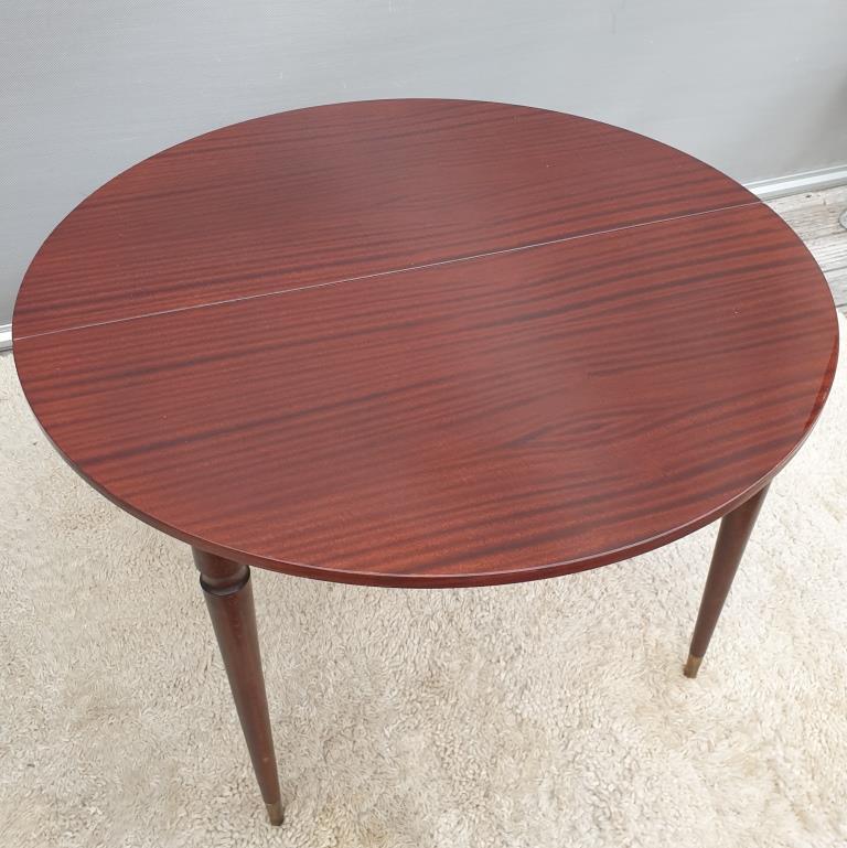 Extendable table mahogany lacquered 1960 butterfly extensions