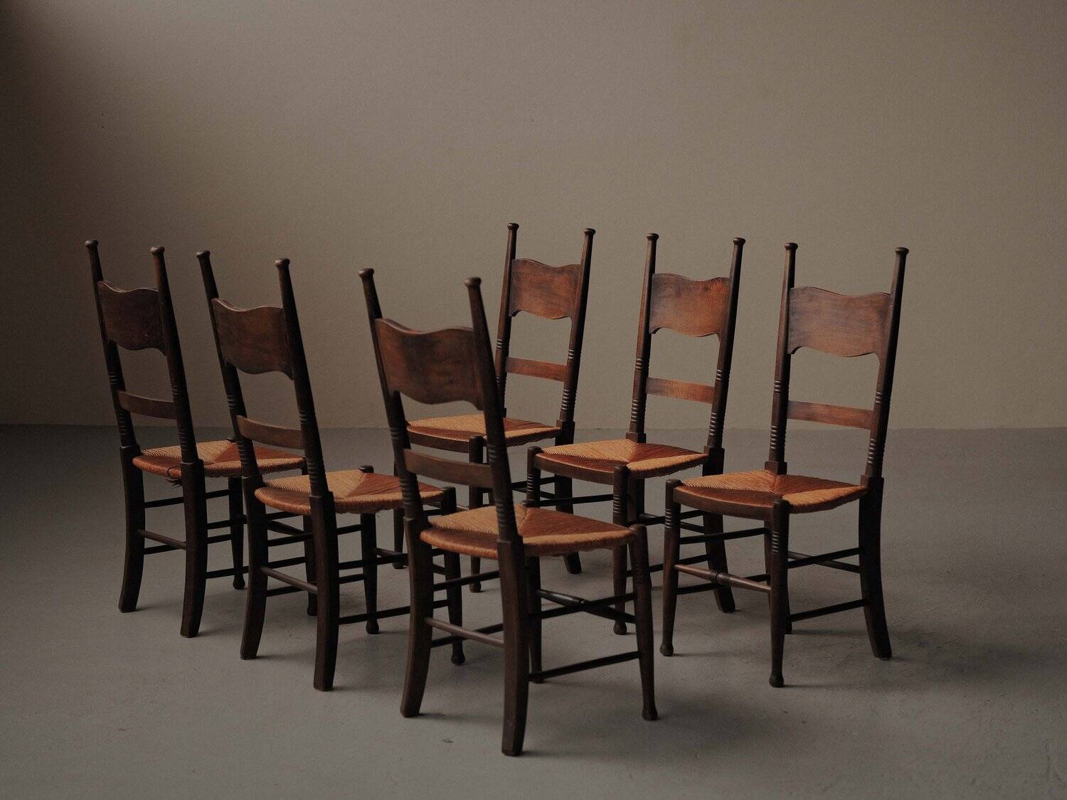 Set of 6 Arts & Crafts chairs, solid wood and straw, circa 1900.