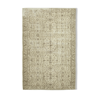 Handmade oriental beige rug 170 cm x 256 cm