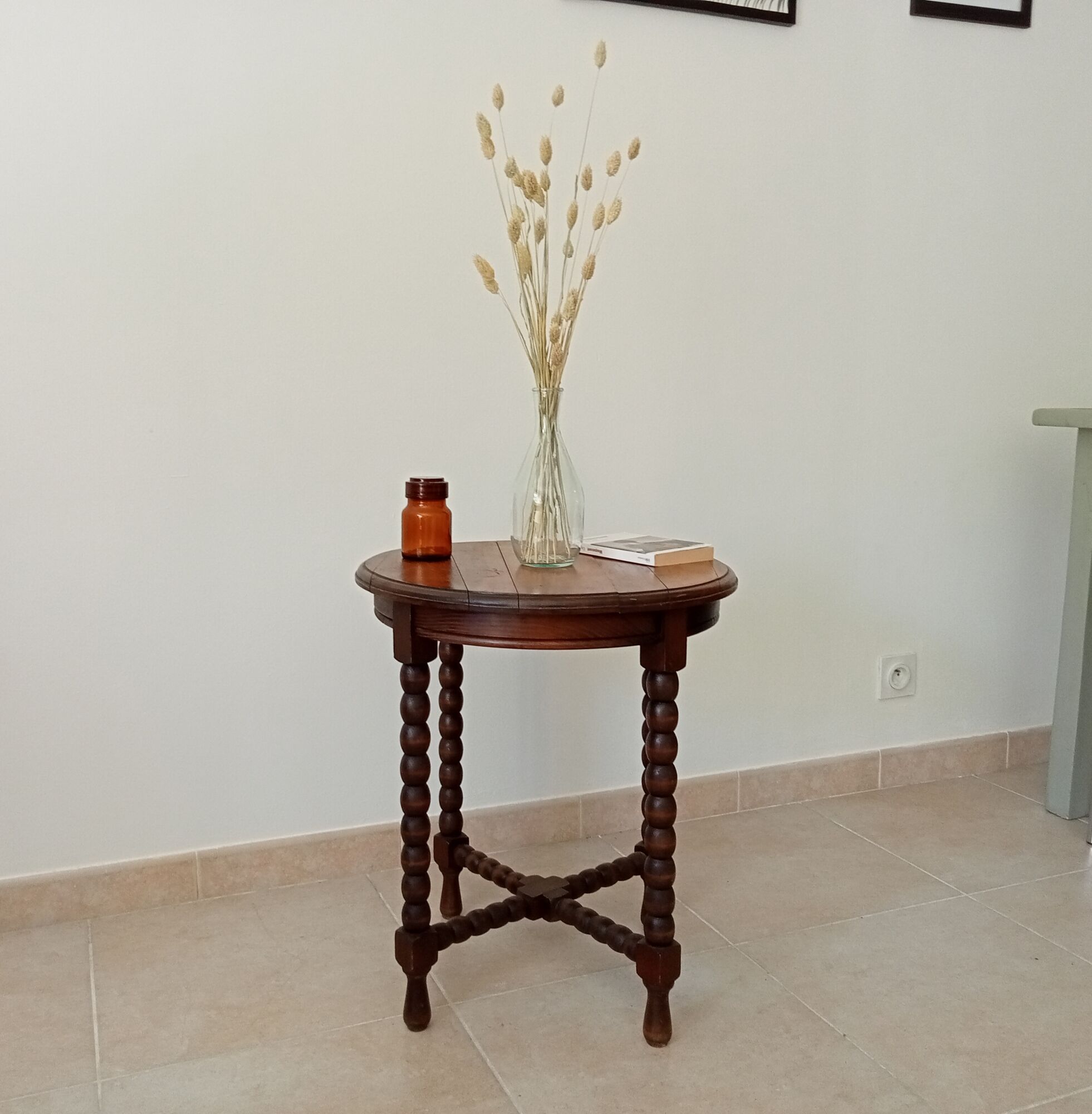 Side table from the 40s/50s in turned wood, Louis XIII style