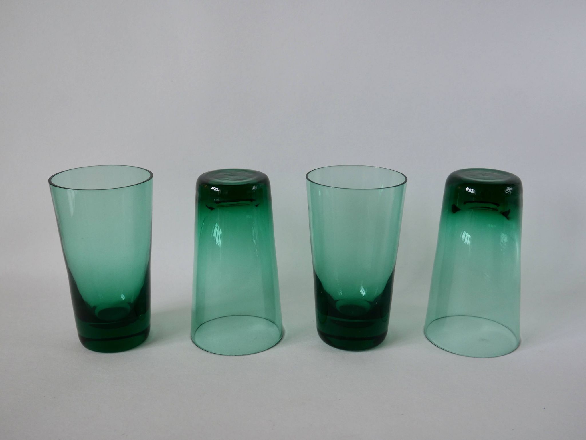 Set of a carafe and 4 designer glasses in green glass from the 70s