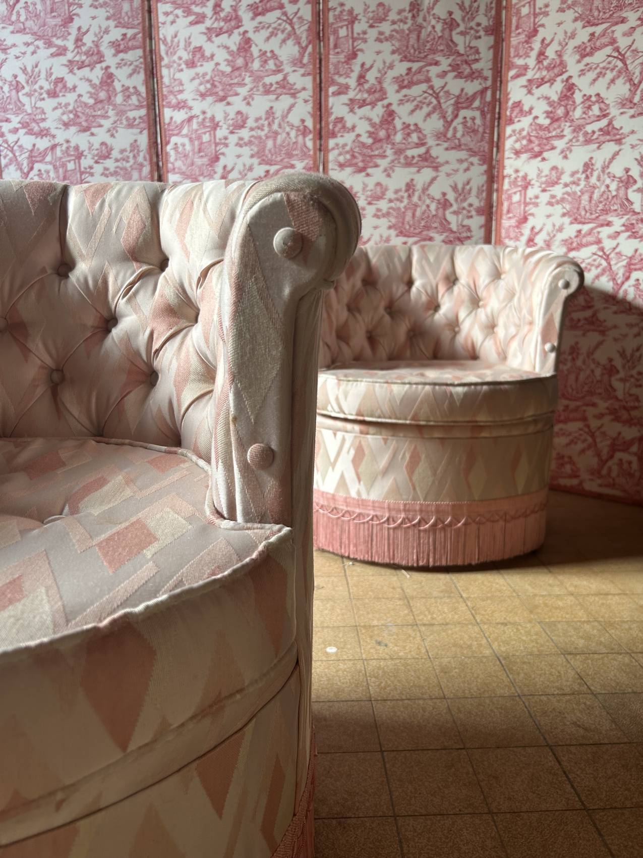 Pair of Hollywood Regency style cabriolet armchairs in satin pink, 1970s.