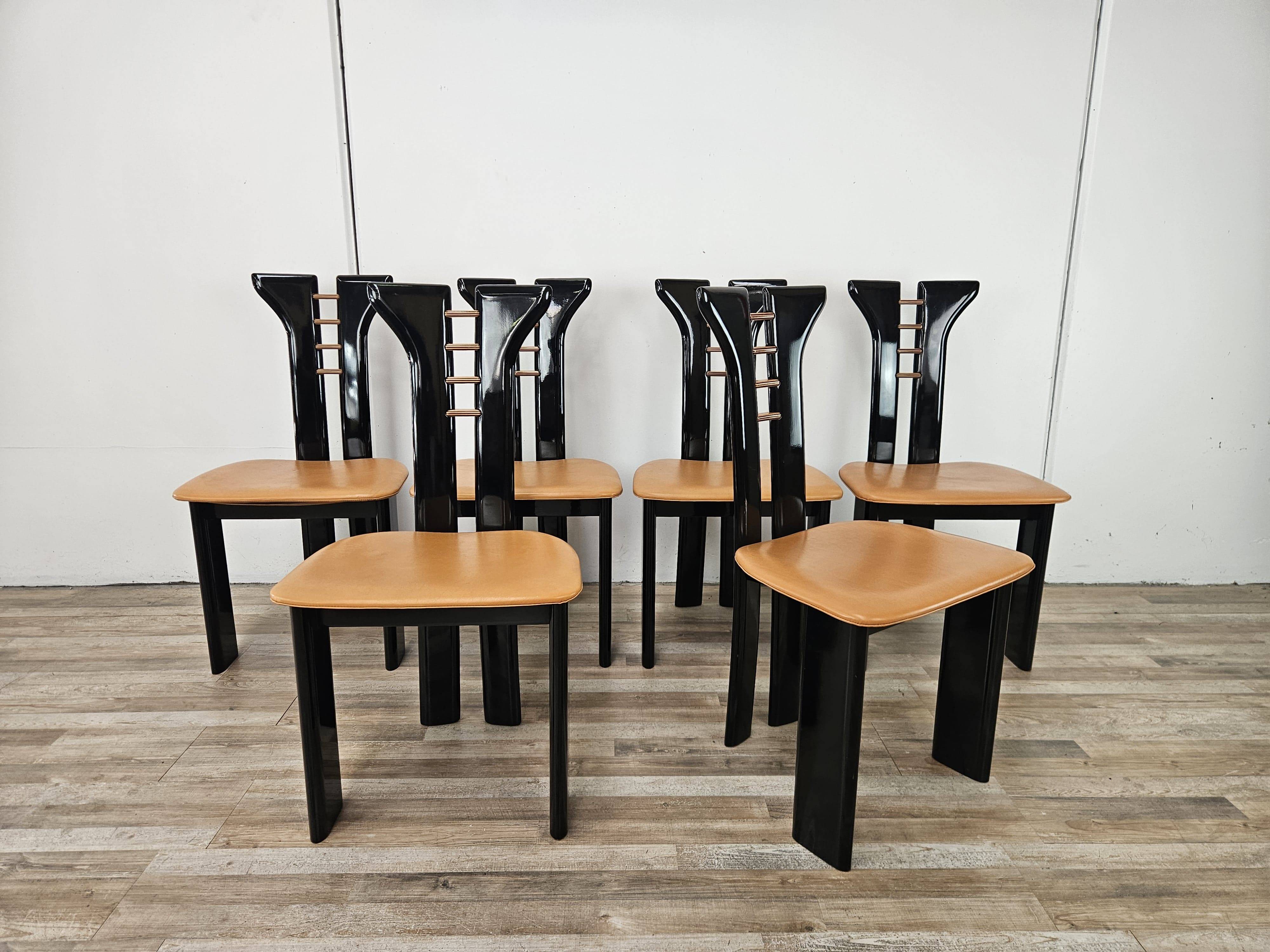 Ensemble de 6 chaises Pierre Cardin en bois laqué noir, 1970