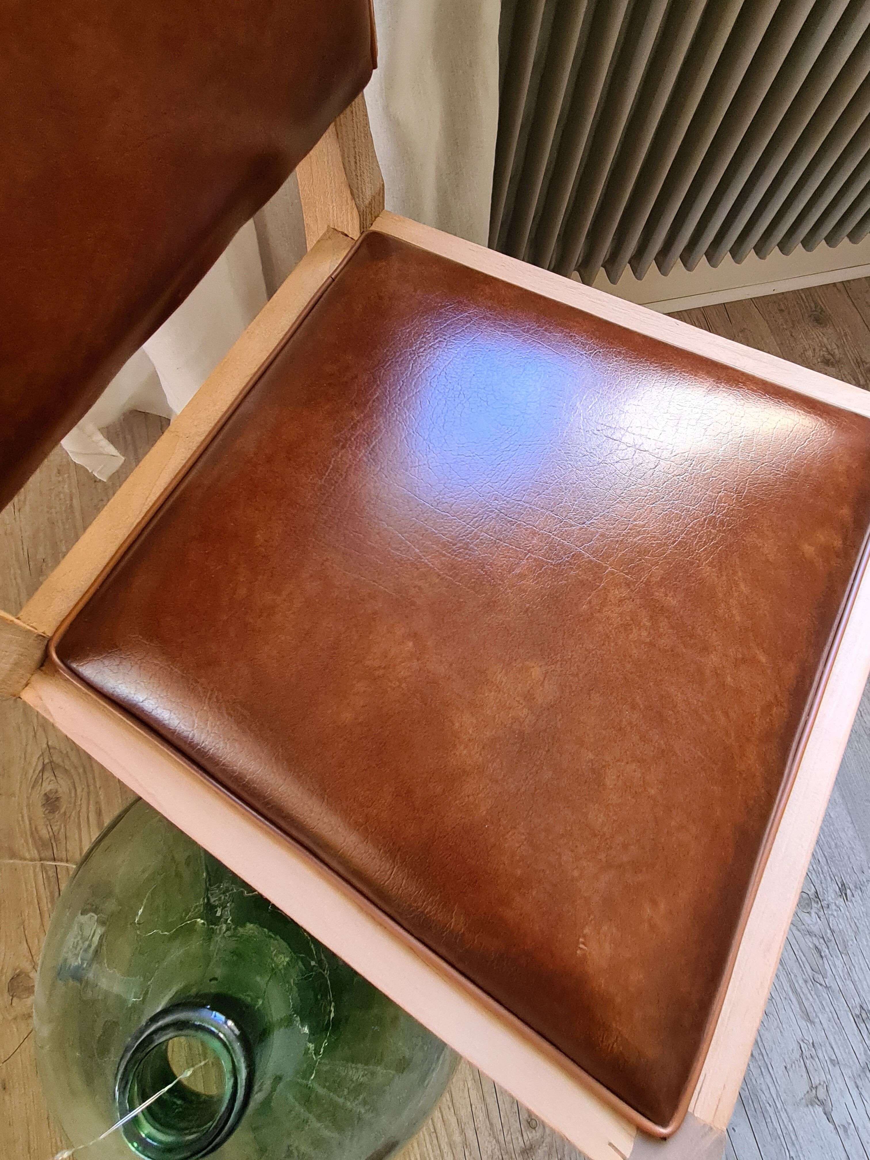 Set of 2 chic vintage chairs