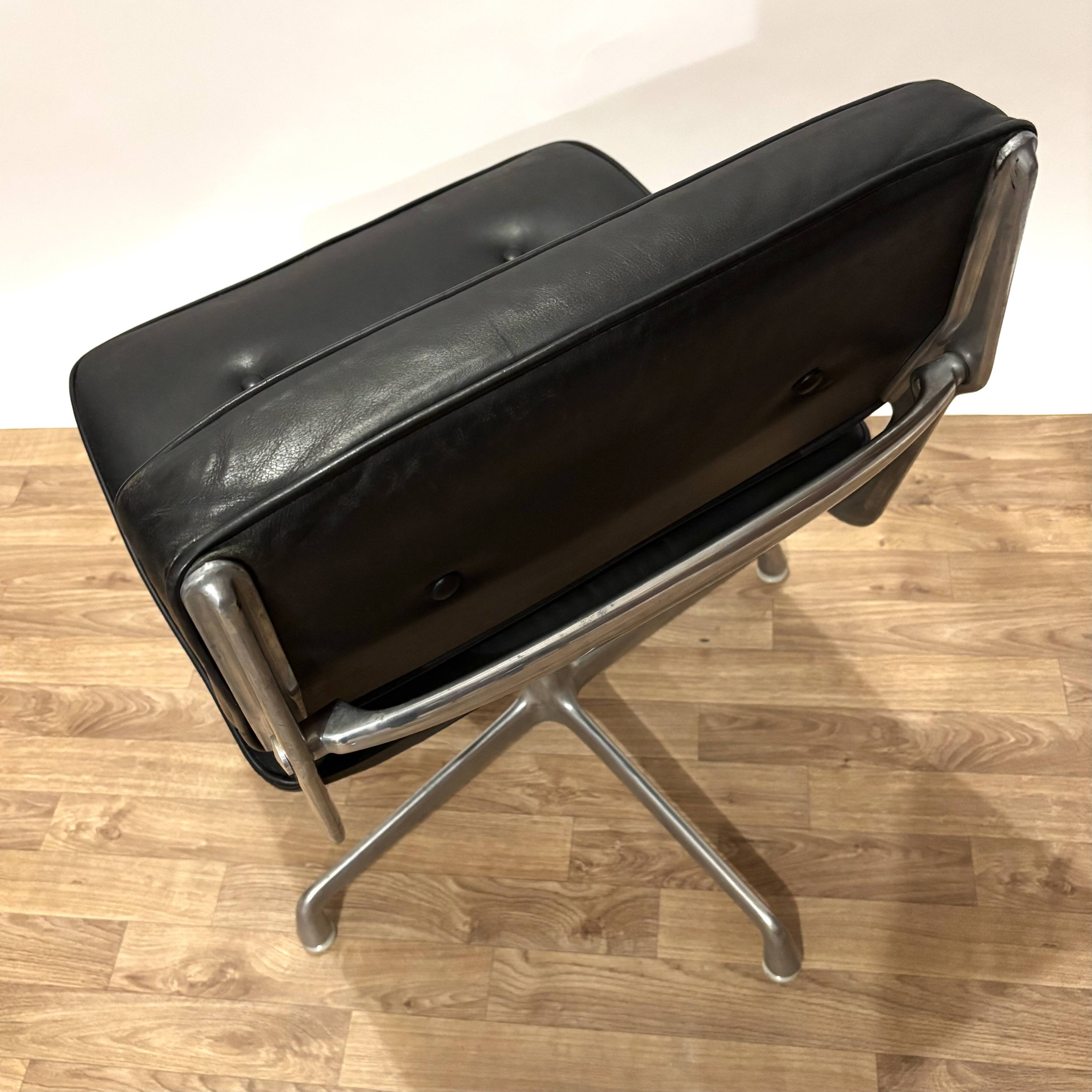 Eames Chair Intermediate Chair 1970s