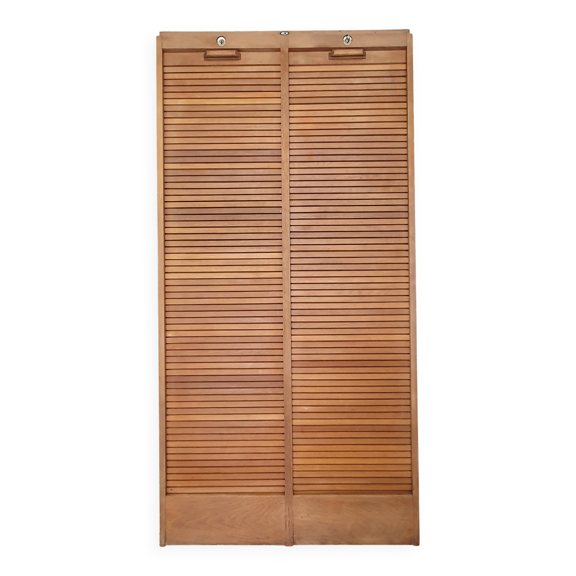 Double curtain cabinet
