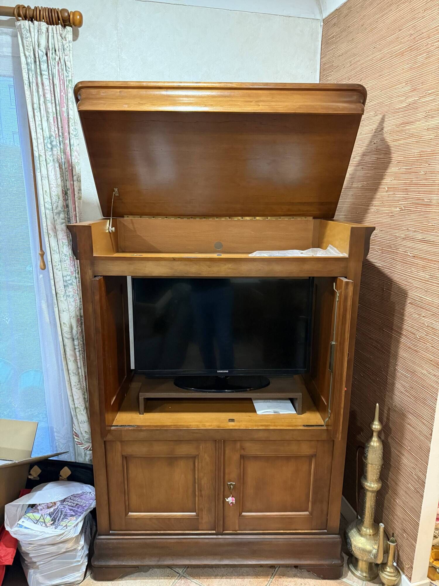 TV cabinet