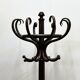Grand porte-manteau Art Nouveau en bois courbé par Thonet. Vienne, 1879-1887