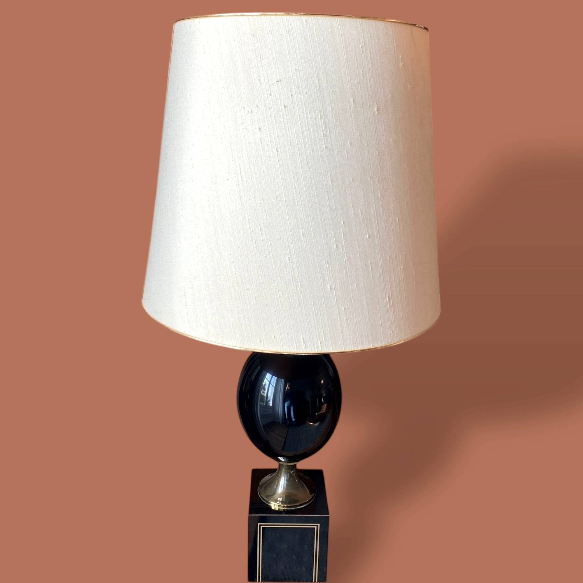 Lampadaire Vintage 1980 par Le Dauphin en laque noire et laiton doré - 1m50