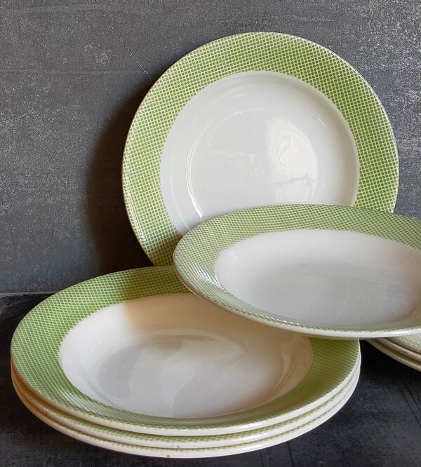 Huit assiettes faïence de salins années 50