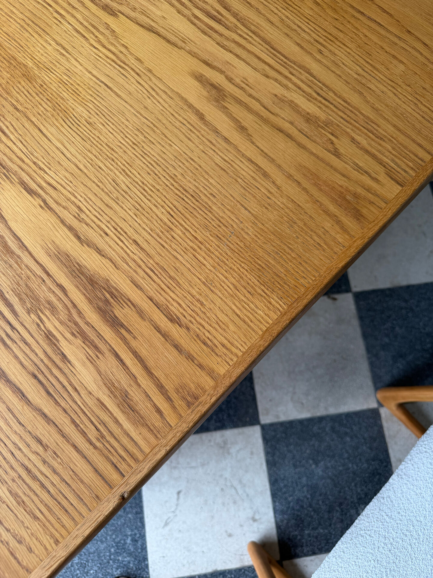 Table scandinave en chêne