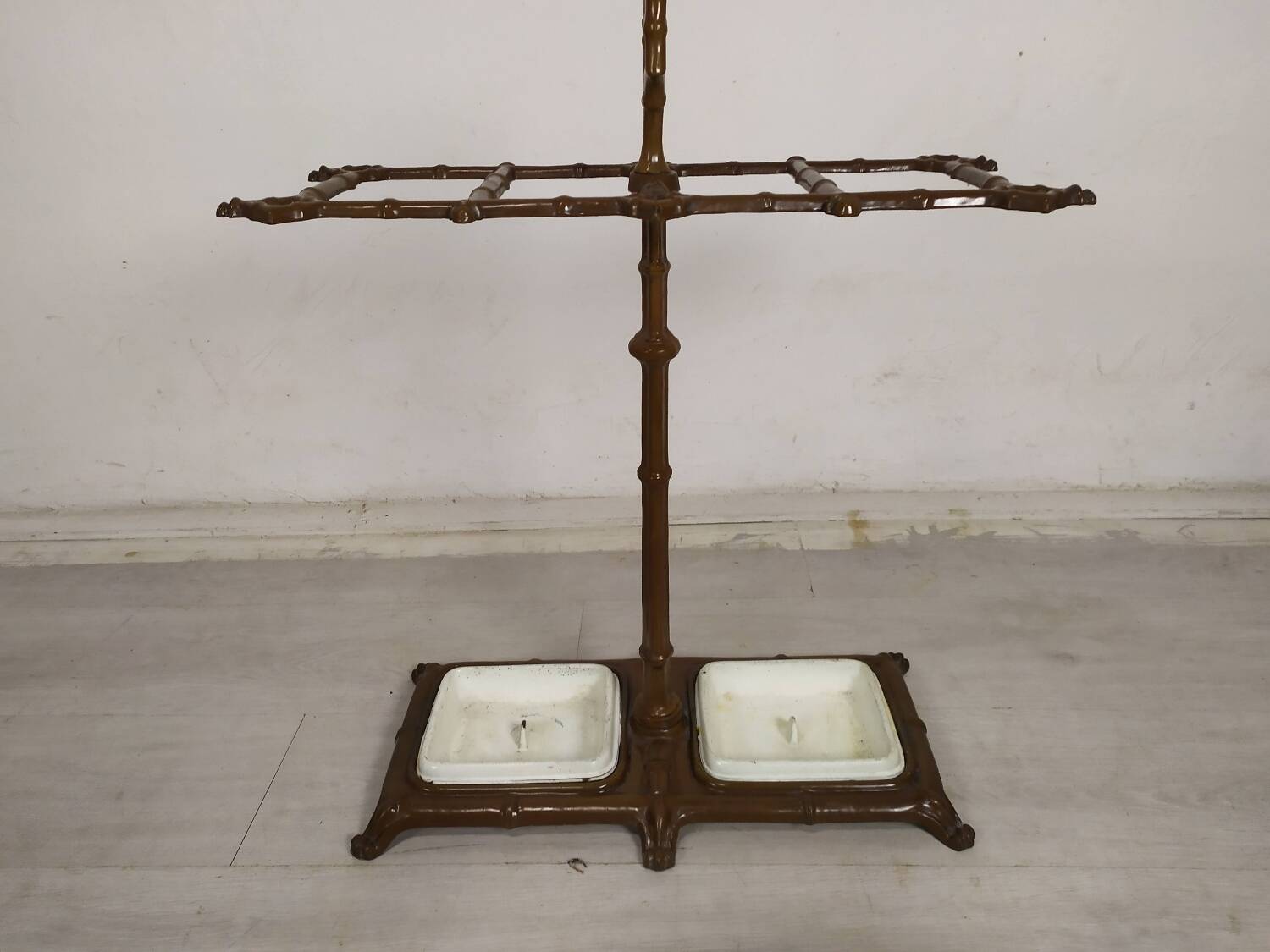 Cast iron umbrella stand