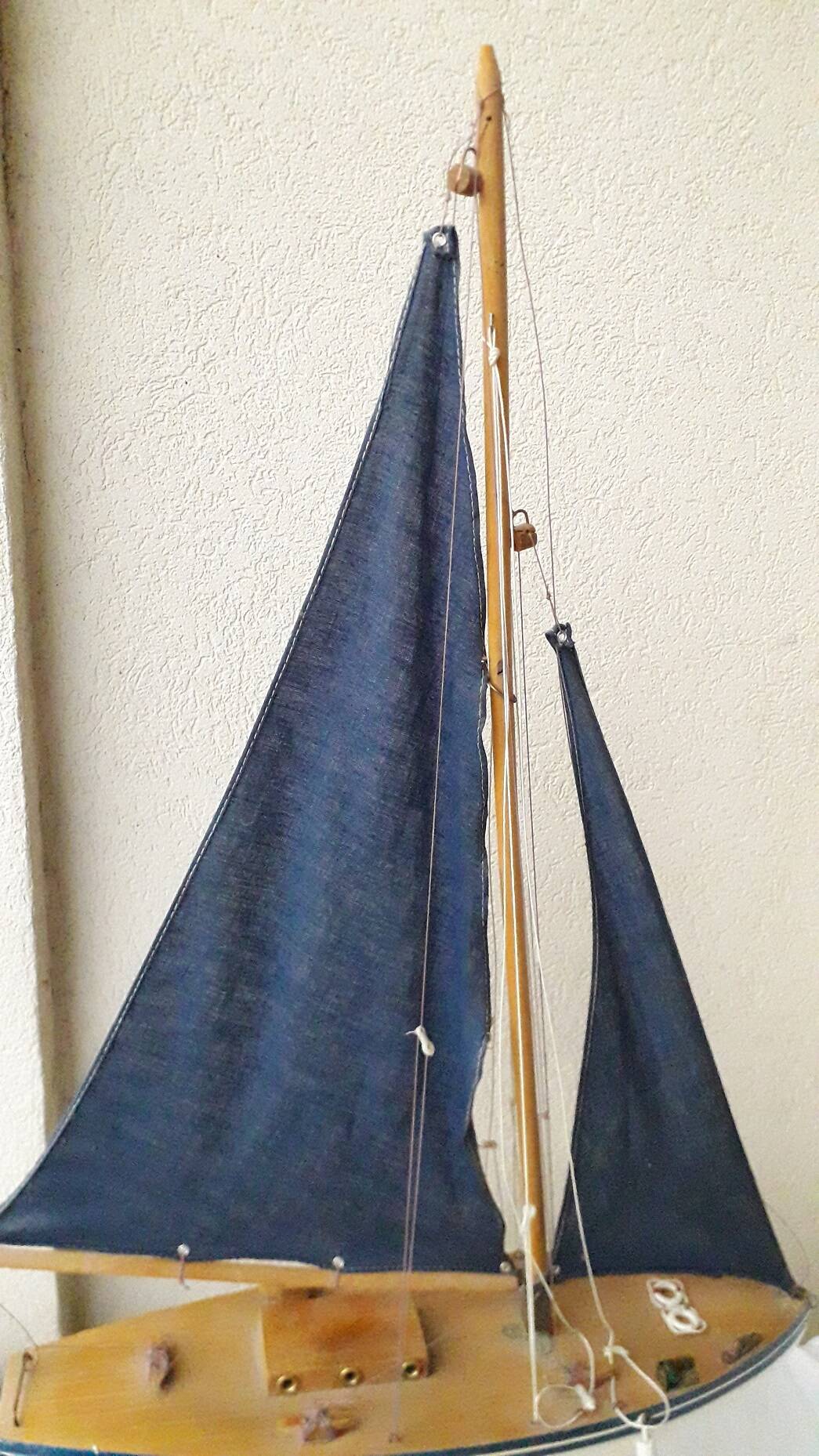 Bateau voilier de bassin