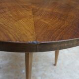 Guéridon ou table basse en noyer art déco.