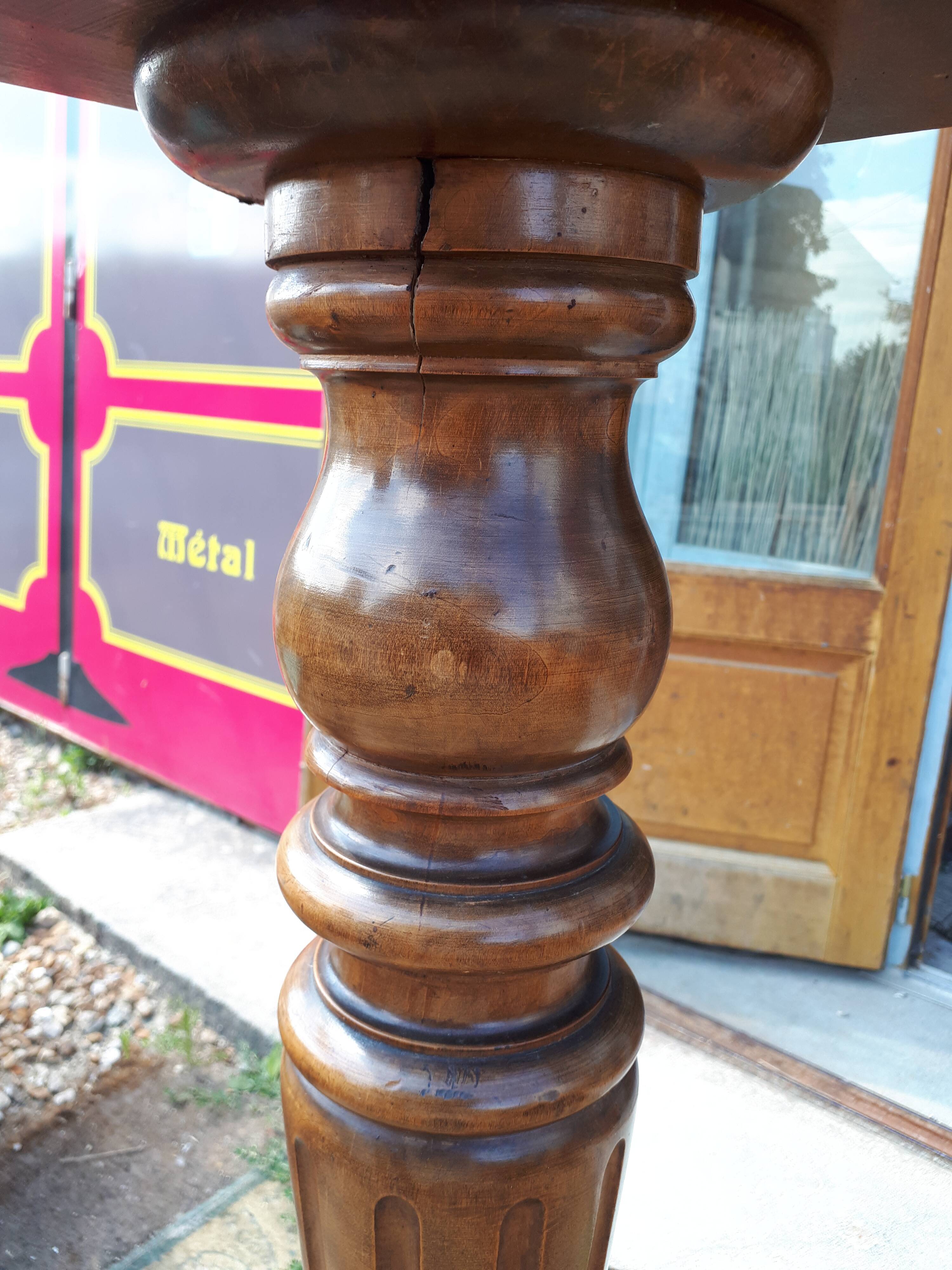 Fifth wheel on column