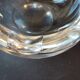 Cendrier moderniste en cristal signé Daum Nancy France avec pilon