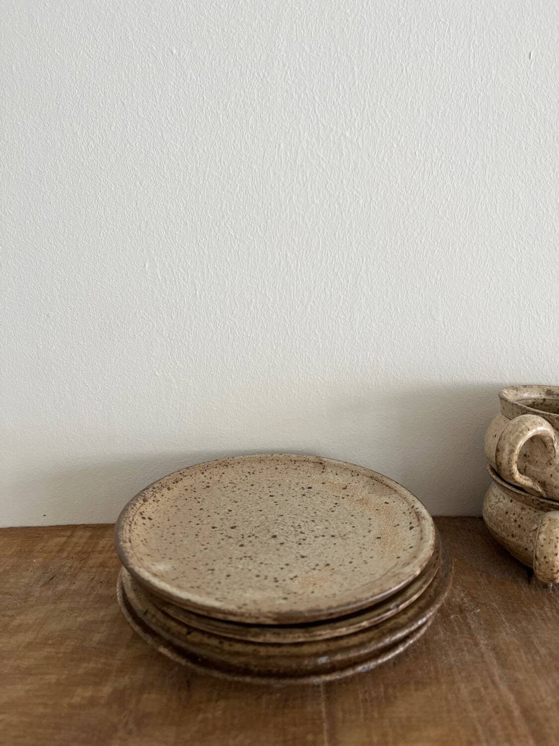 4 tasses à café et soucoupes en grès