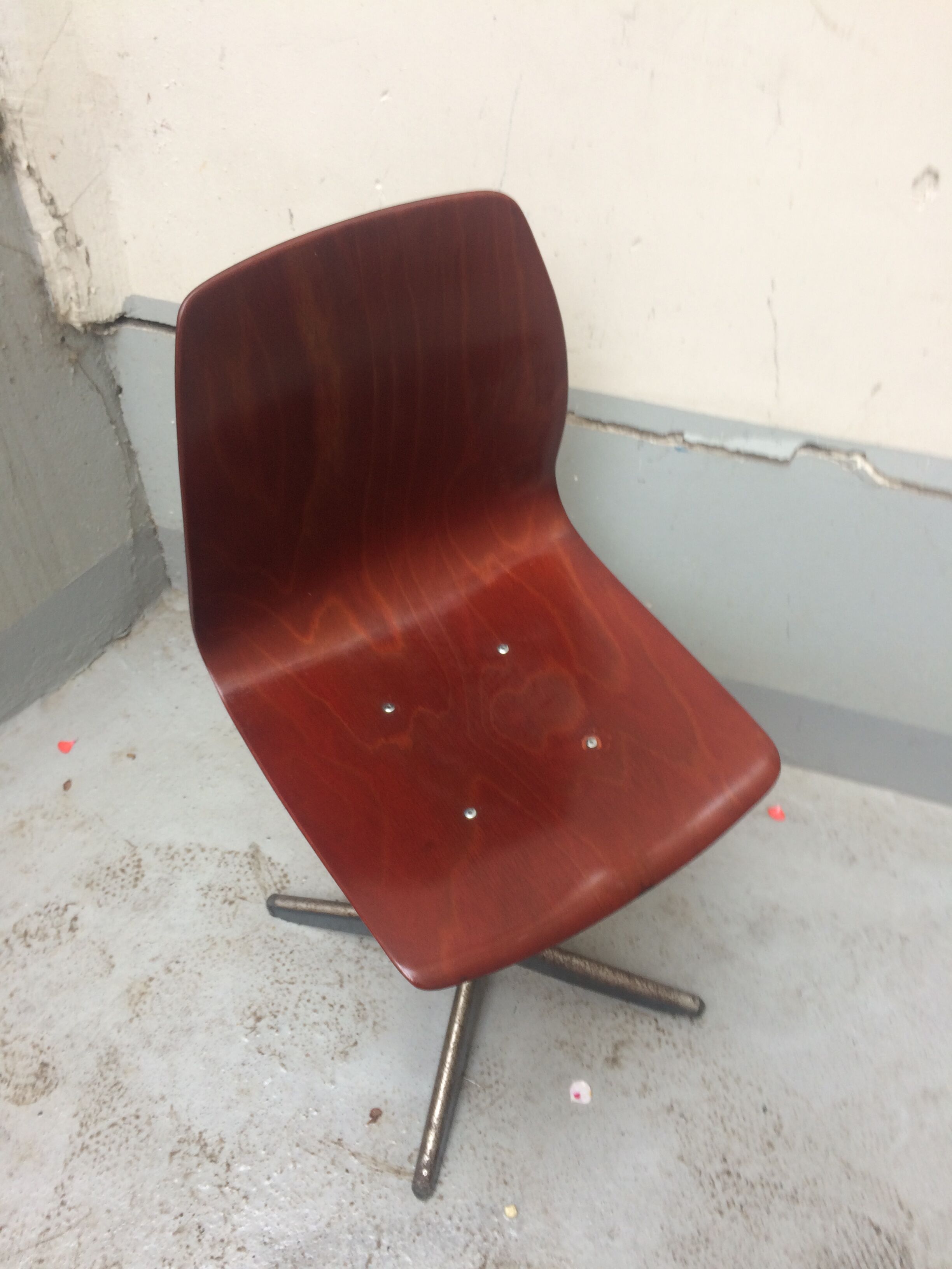 Galvanitas workshop chair