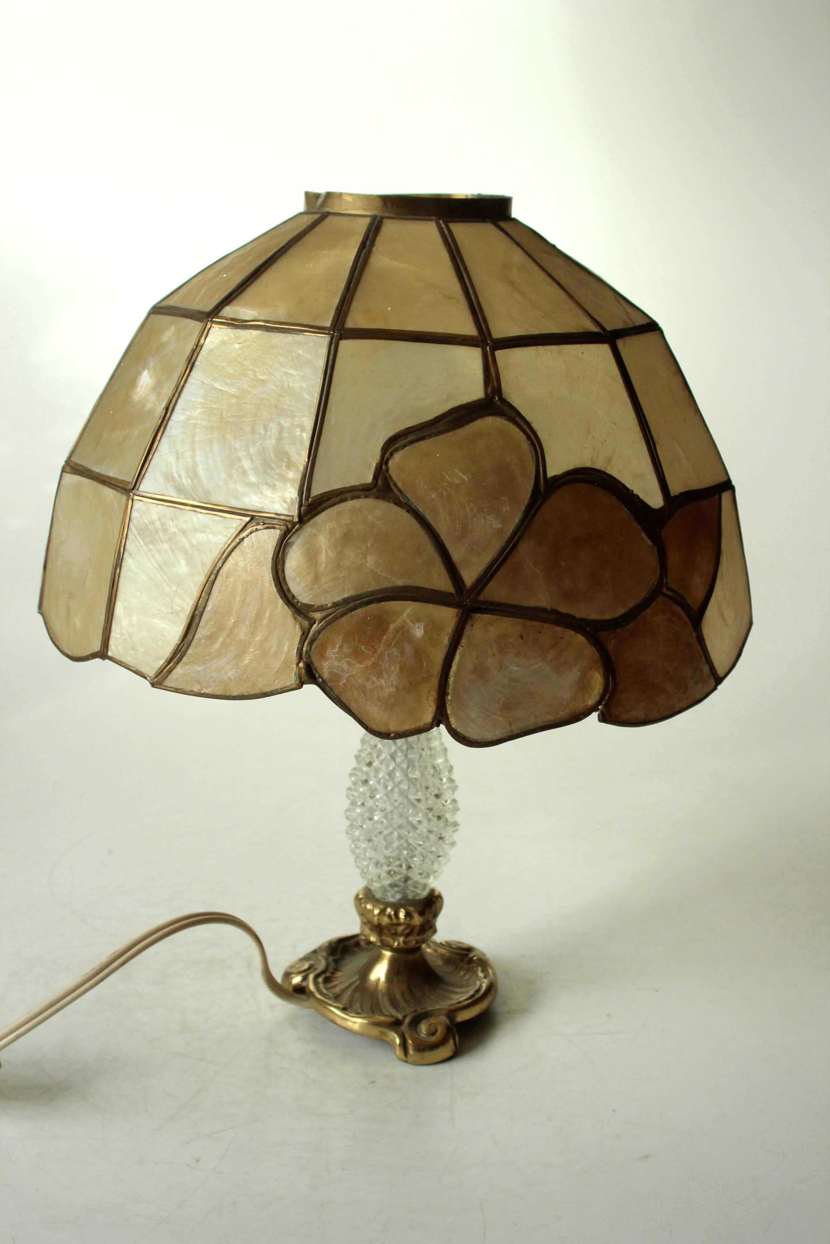 Mid Century handmade table lamp Tiffany Style, made of  mother of pearl, glass and metal, vintage